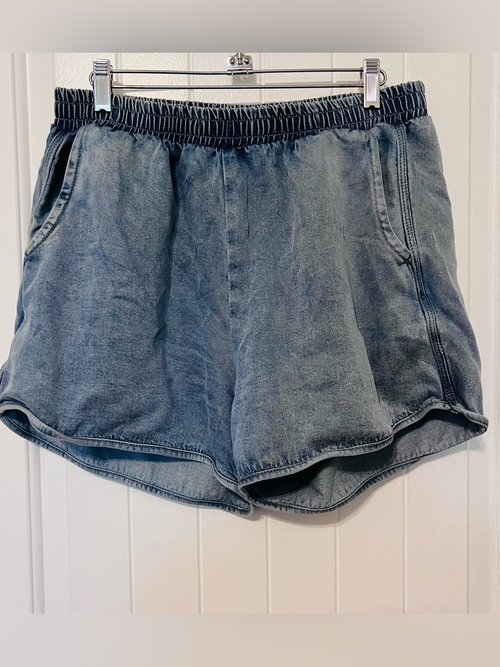Wishlist Women’s Washed Denim Elastic Waist Shorts Size Large - Picture 3 of 7